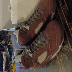 Jordan 5 burgundy size 10